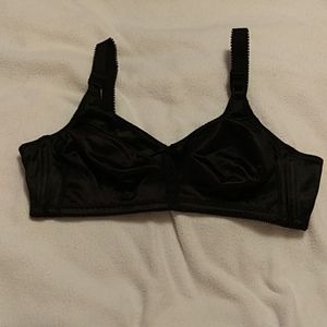 Bali Bra #3820. Size 40B. Color Black.